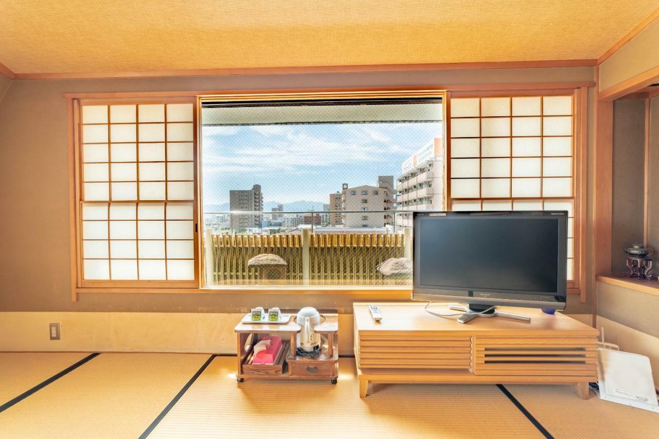 Oyo Business Hotel Nishiura יוקאיצ'י מראה חיצוני תמונה