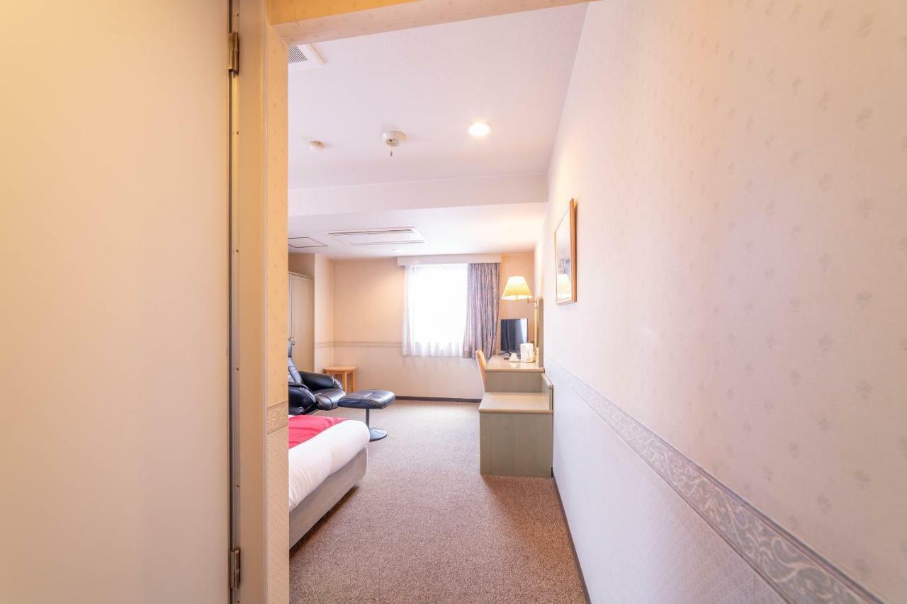 Oyo Business Hotel Nishiura יוקאיצ'י מראה חיצוני תמונה